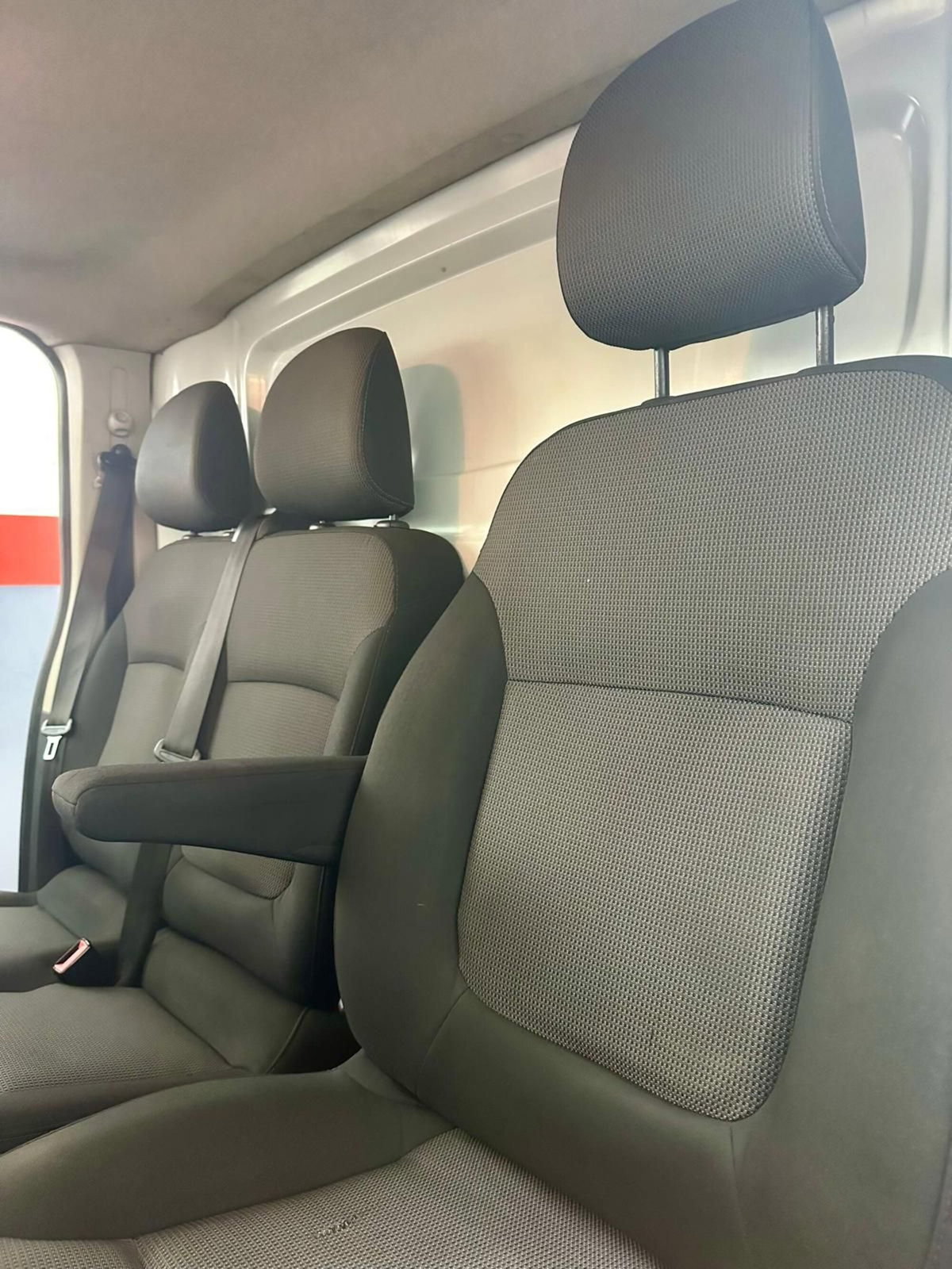 Renault Trafic Furgone T29 2.0 dCi 120CV PC-TN Furgone Ice Plus (19)