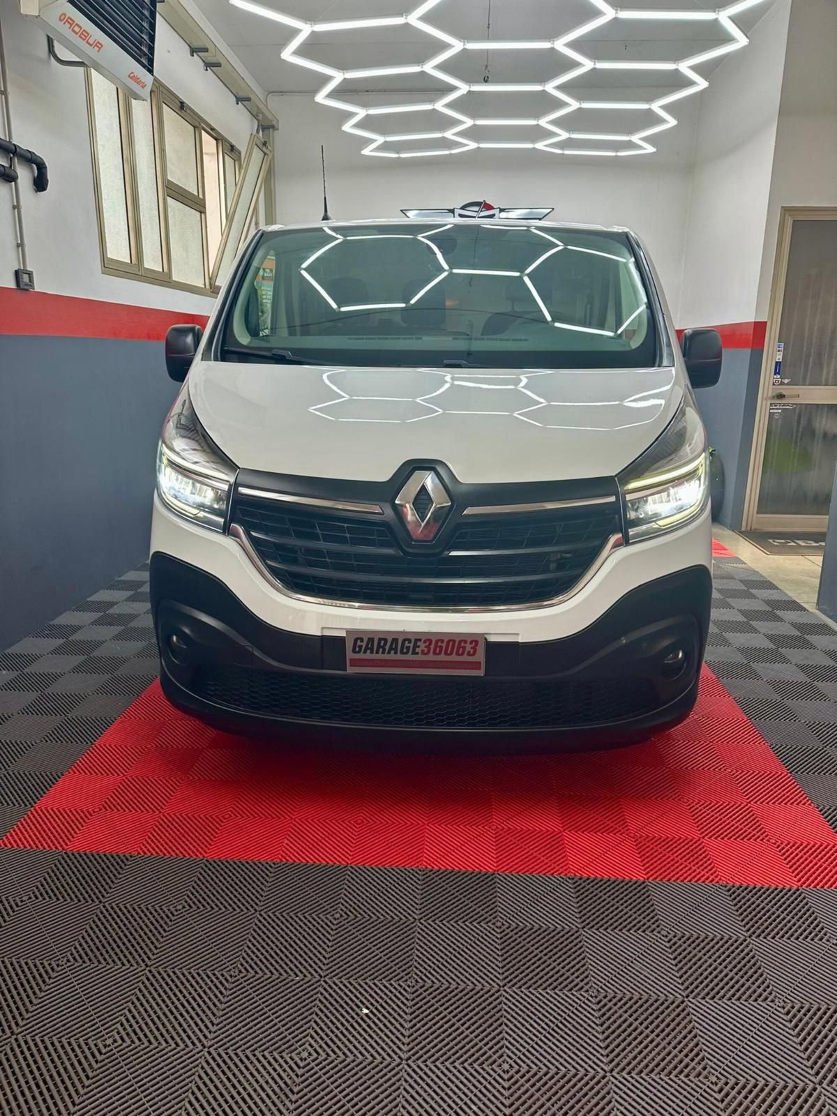 Renault Trafic Furgone T29 2.0 dCi 120CV PC-TN Furgone Ice Plus (2)
