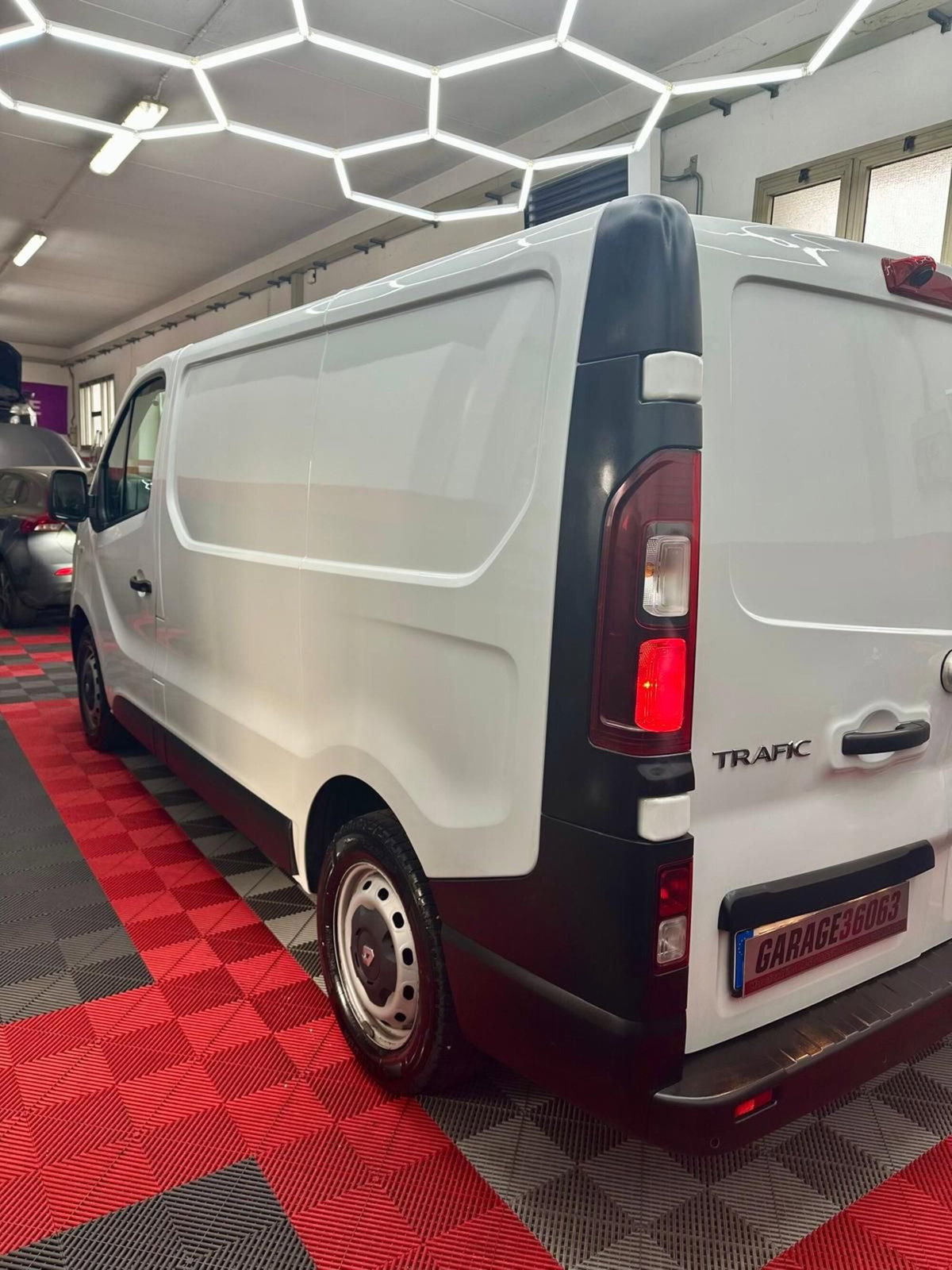 Renault Trafic Furgone T29 2.0 dCi 120CV PC-TN Furgone Ice Plus (6)