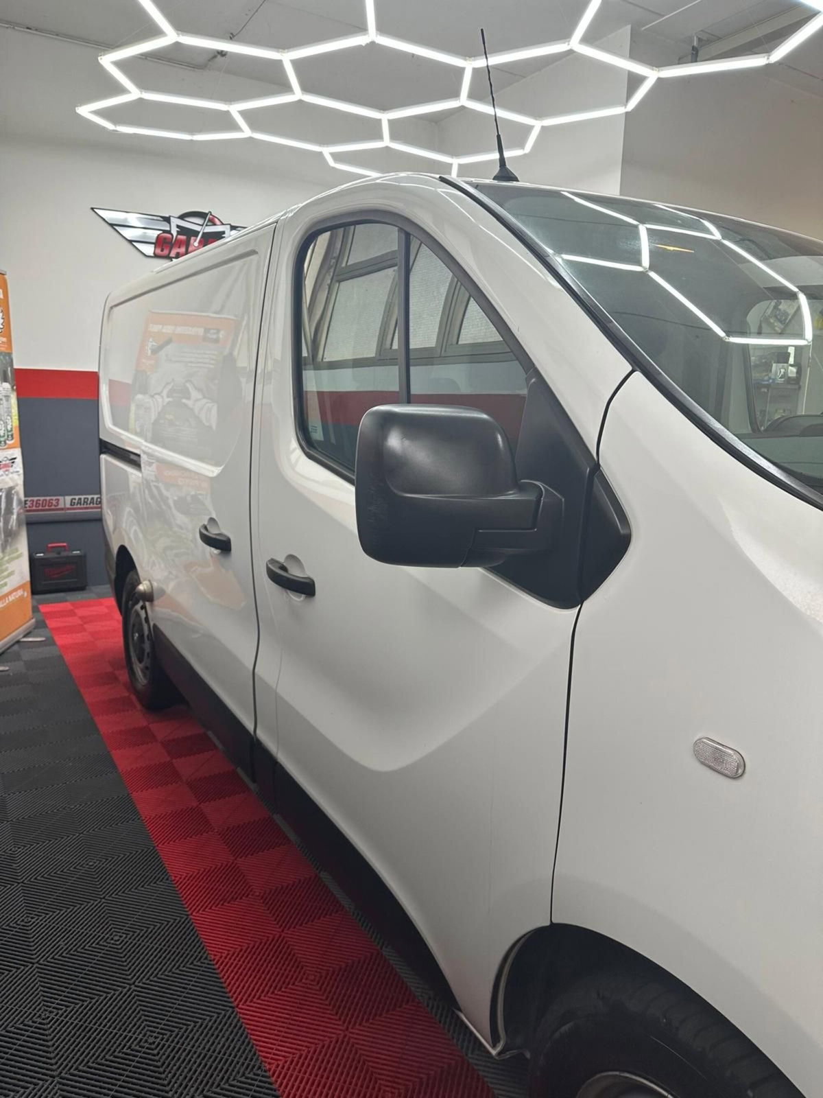 Renault Trafic Furgone T29 2.0 dCi 120CV PC-TN Furgone Ice Plus (9)