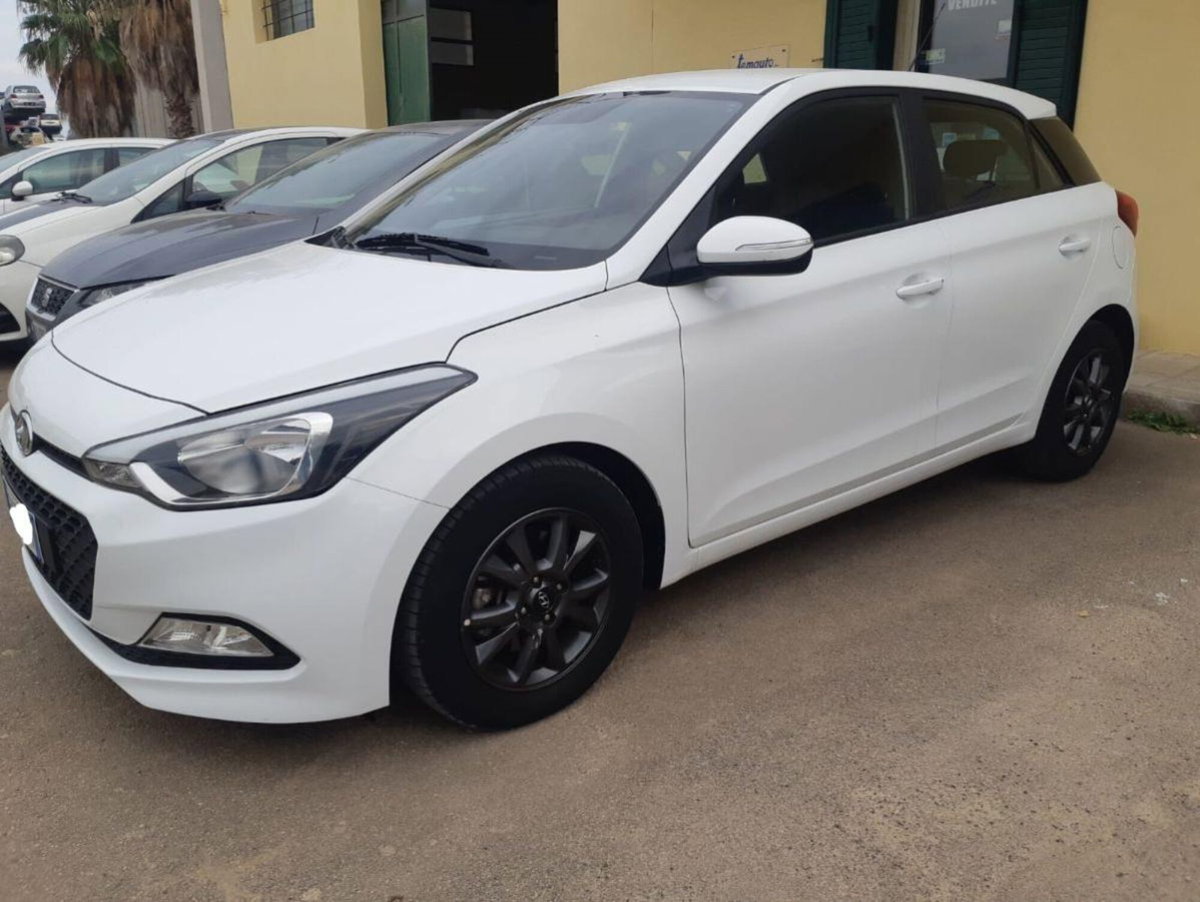 Hyundai i20 1.1 CRDi 12V 5 porte Comfort (2)