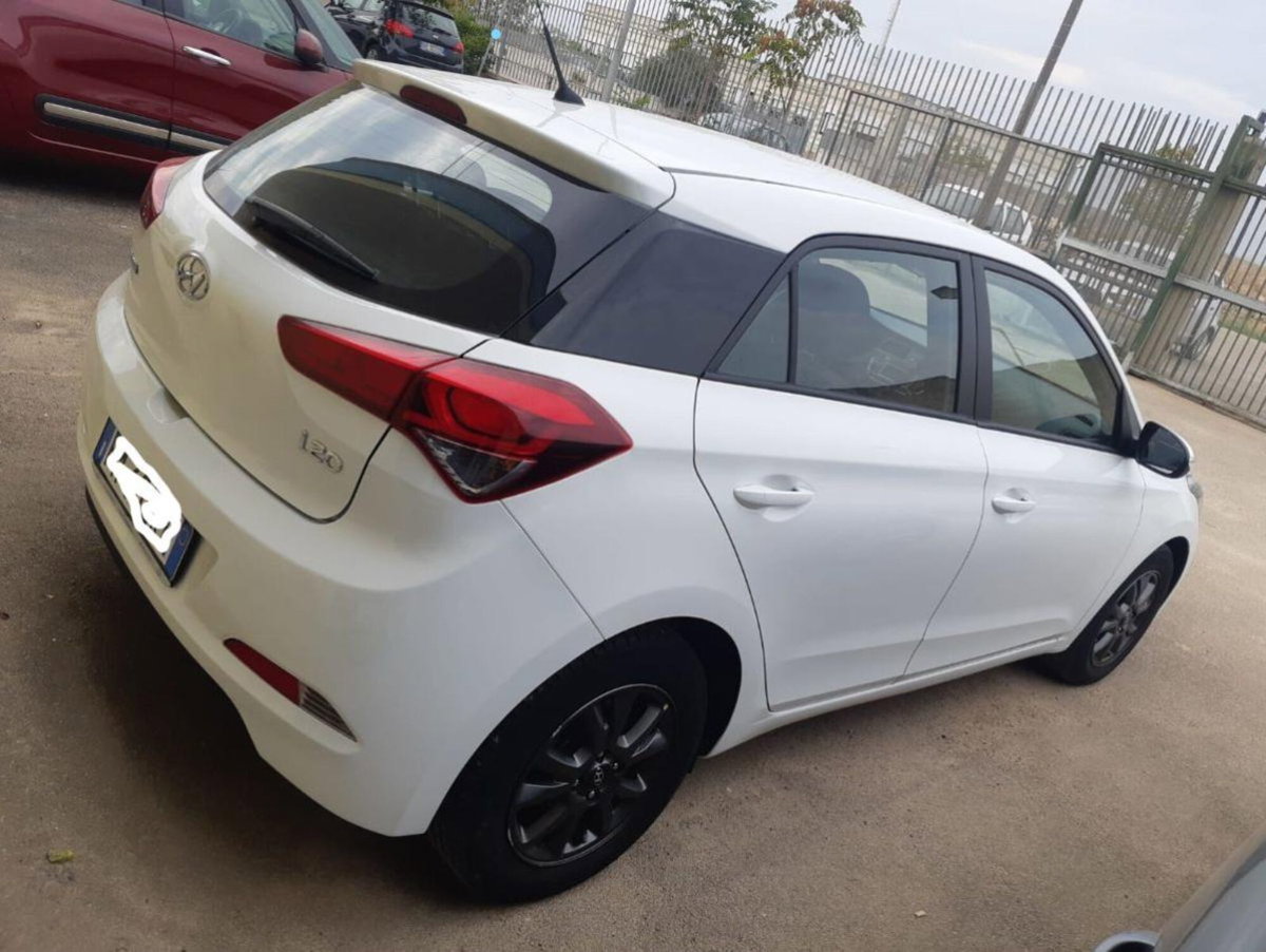 Hyundai i20 1.1 CRDi 12V 5 porte Comfort (3)