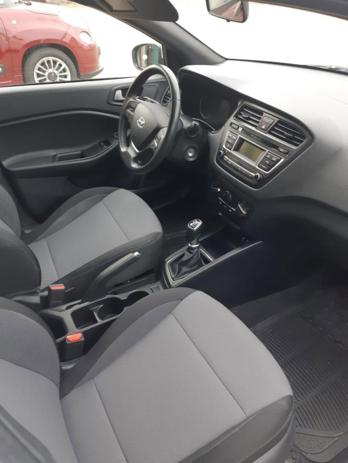 Hyundai i20 1.1 CRDi 12V 5 porte Comfort (6)
