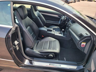 Mercedes-Benz Classe E Coupé 250 CDI Coupé BlueEFFICIENCY Avantgarde (16)