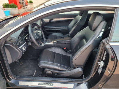 Mercedes-Benz Classe E Coupé 250 CDI Coupé BlueEFFICIENCY Avantgarde (9)