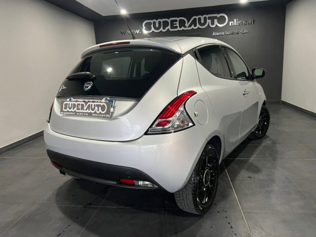 Lancia Ypsilon 1.2 69 CV 5 porte GPL Ecochic Platinum (3)