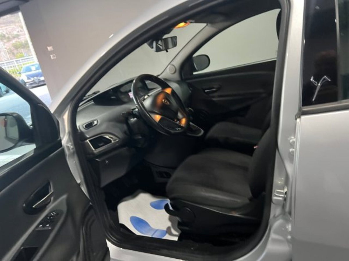 Lancia Ypsilon 1.2 69 CV 5 porte GPL Ecochic Platinum (6)