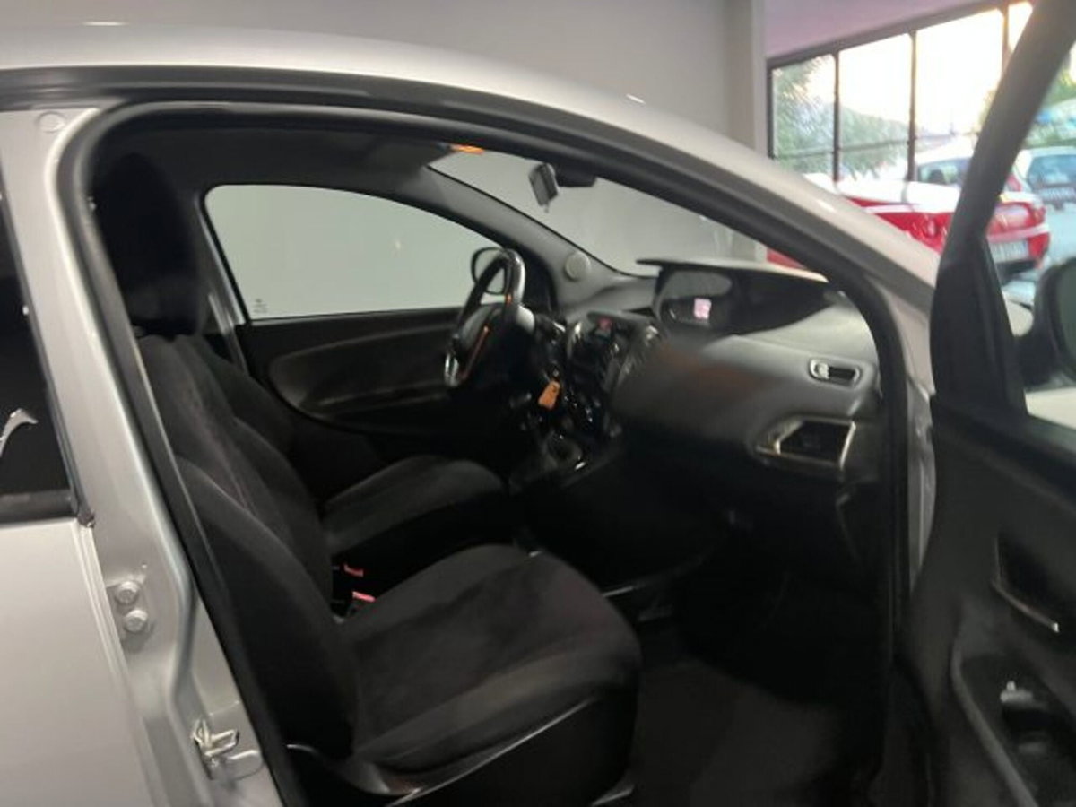 Lancia Ypsilon 1.2 69 CV 5 porte GPL Ecochic Platinum (9)