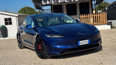 Tesla Model 3 Performance awd (2)