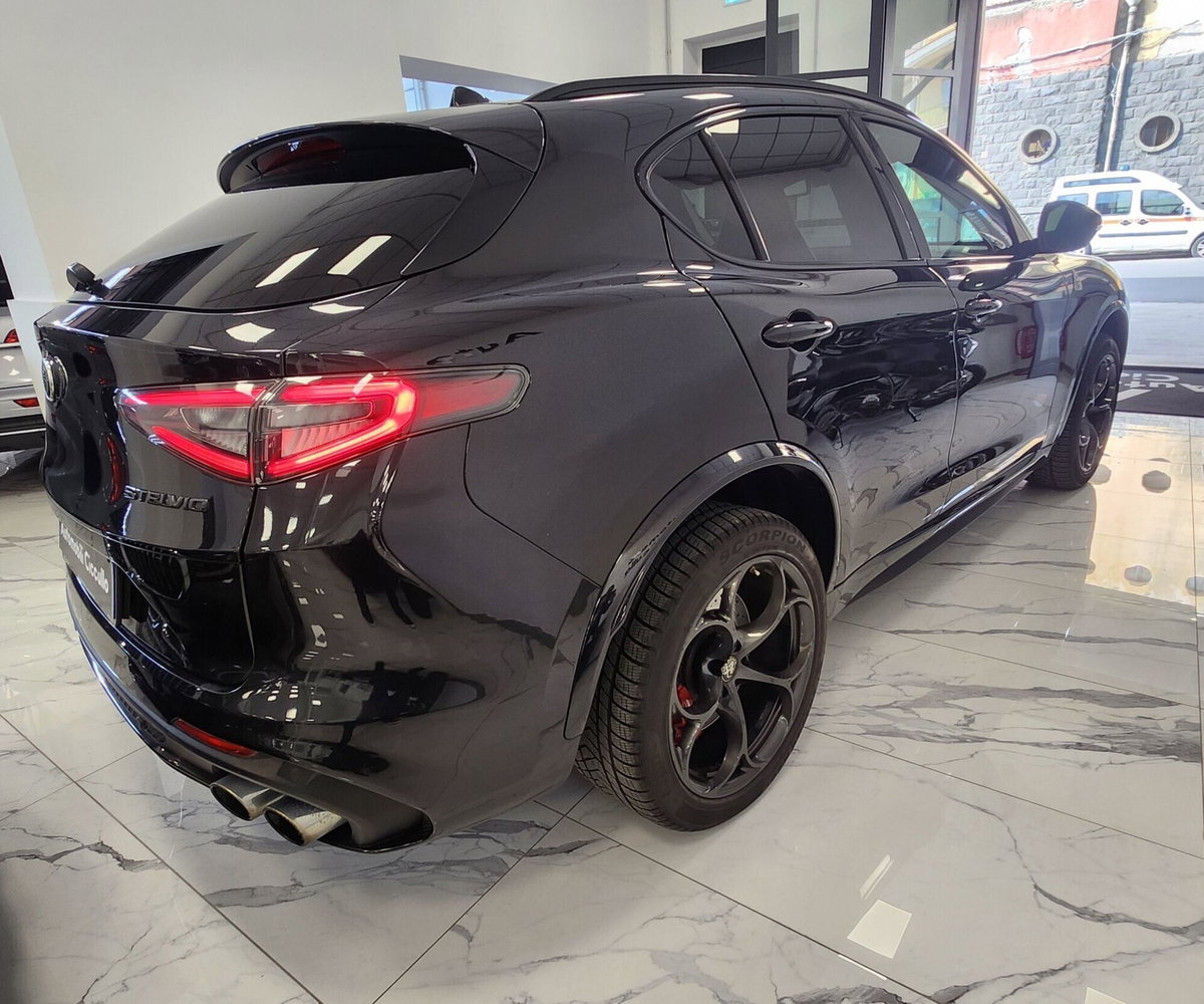 Alfa Romeo Stelvio Stelvio 2.9 Bi-Turbo V6 510 CV AT8 Quadrifoglio (9)
