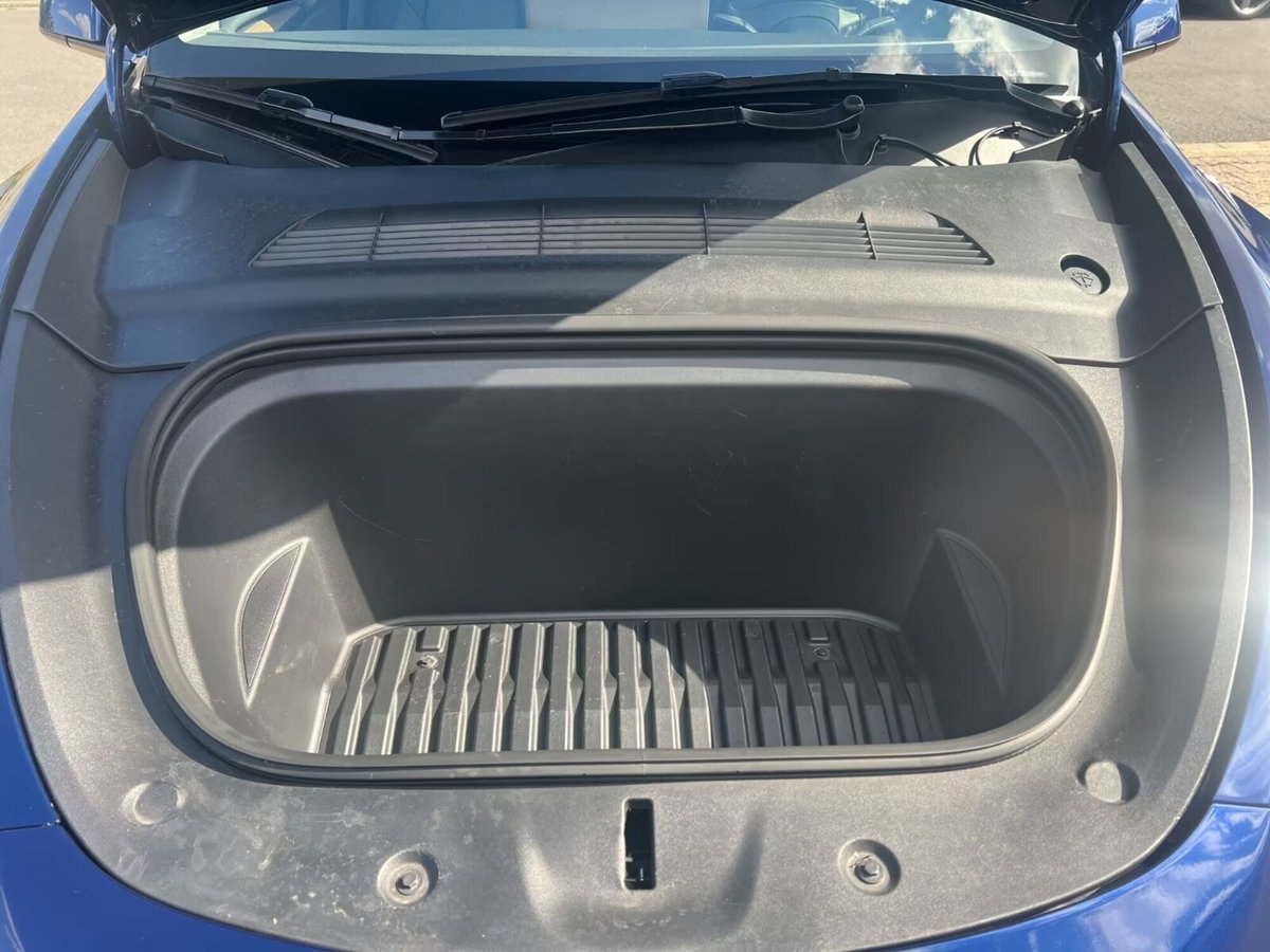 Tesla Model Y Long Range awd (11)
