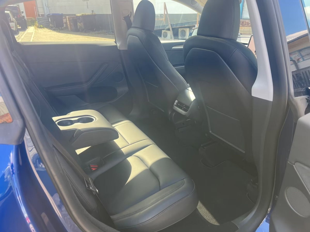 Tesla Model Y Long Range awd (12)