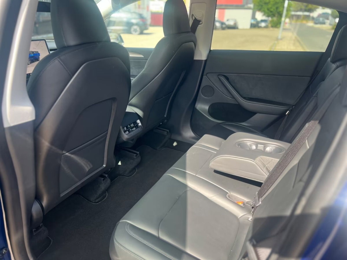 Tesla Model Y Long Range awd (9)