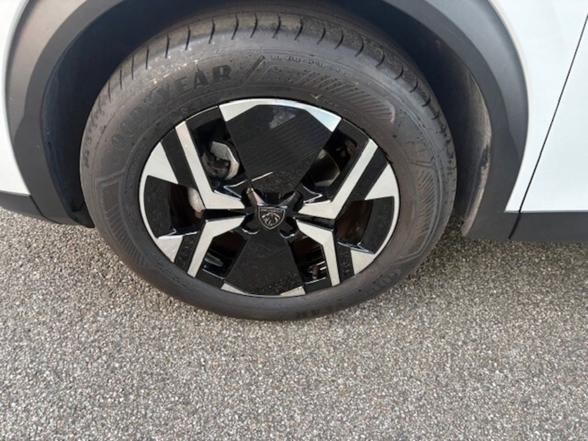 Peugeot 2008 1.2 turbo Allure 100cv (10)