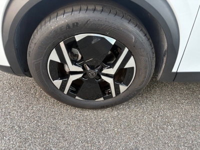 Peugeot 2008 1.2 turbo Allure 100cv (10)