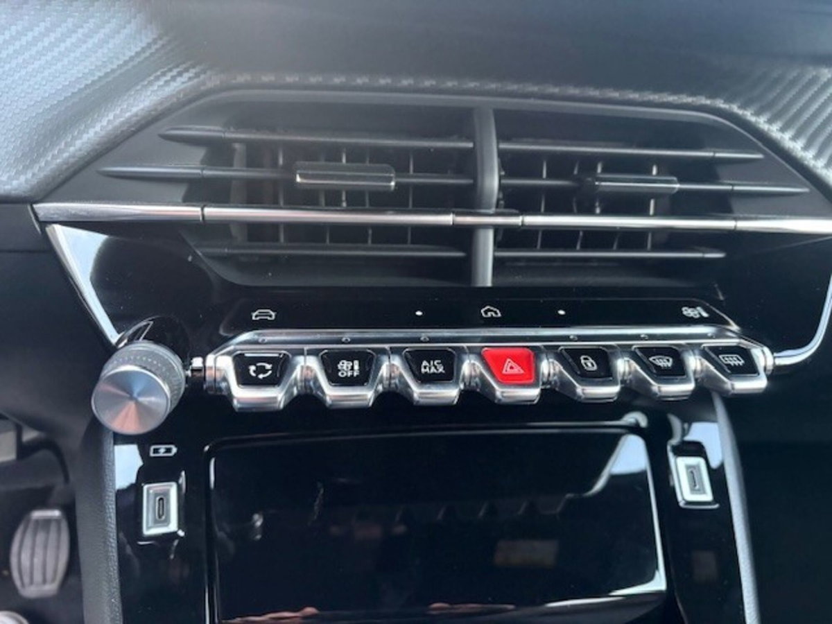 Peugeot 2008 1.2 turbo Allure 100cv (2)