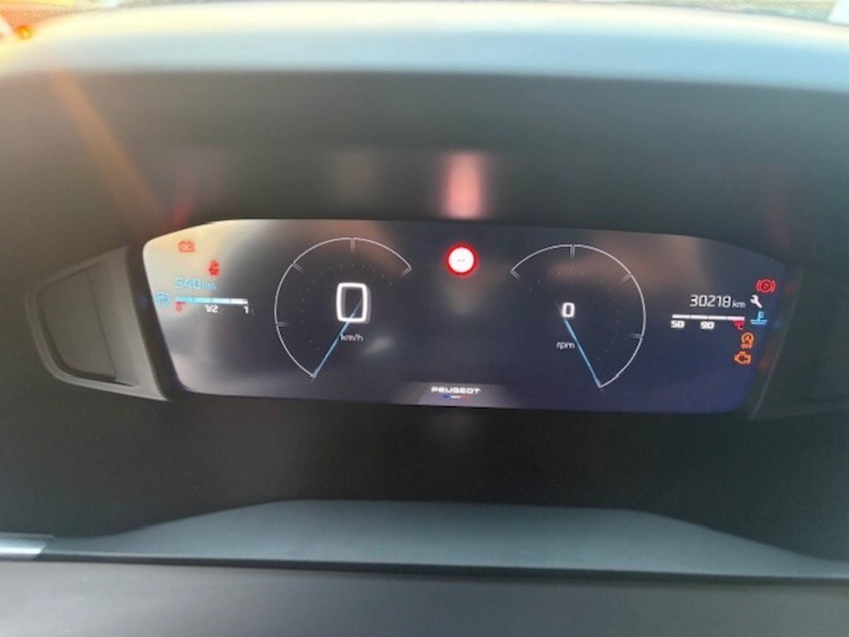 Peugeot 2008 1.2 turbo Allure 100cv (4)