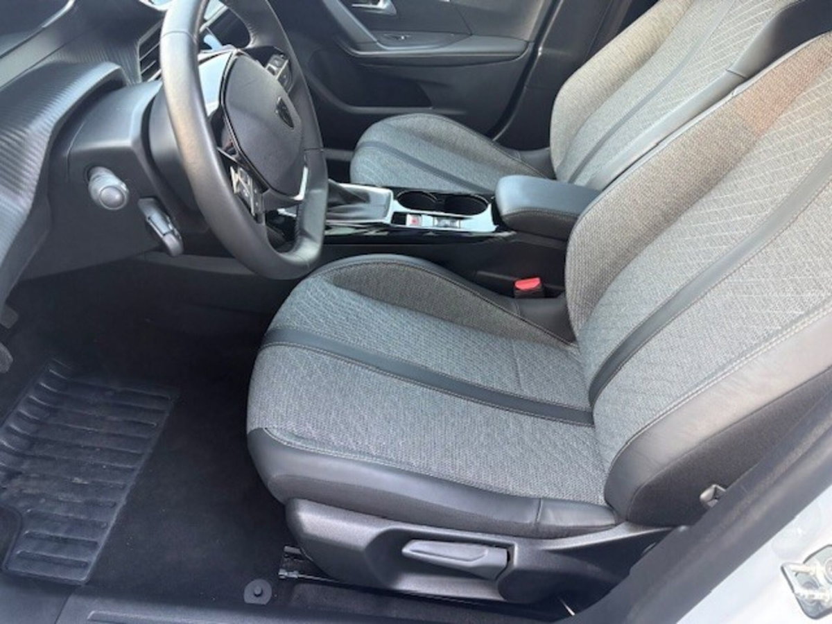 Peugeot 2008 1.2 turbo Allure 100cv (7)