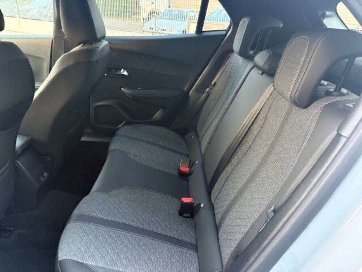 Peugeot 2008 1.2 turbo Allure 100cv (9)