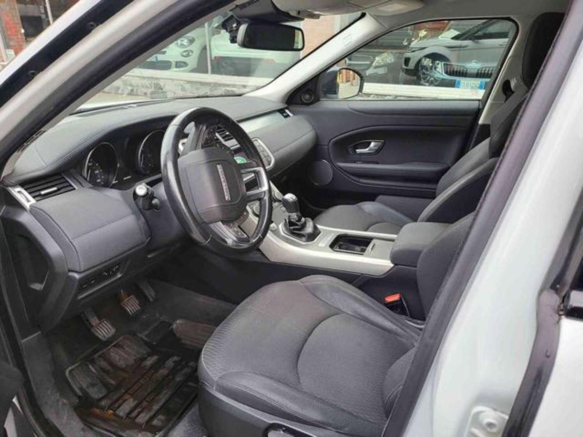 Land Rover Range Rover Evoque 2.0 eD4 5p. Pure (9)