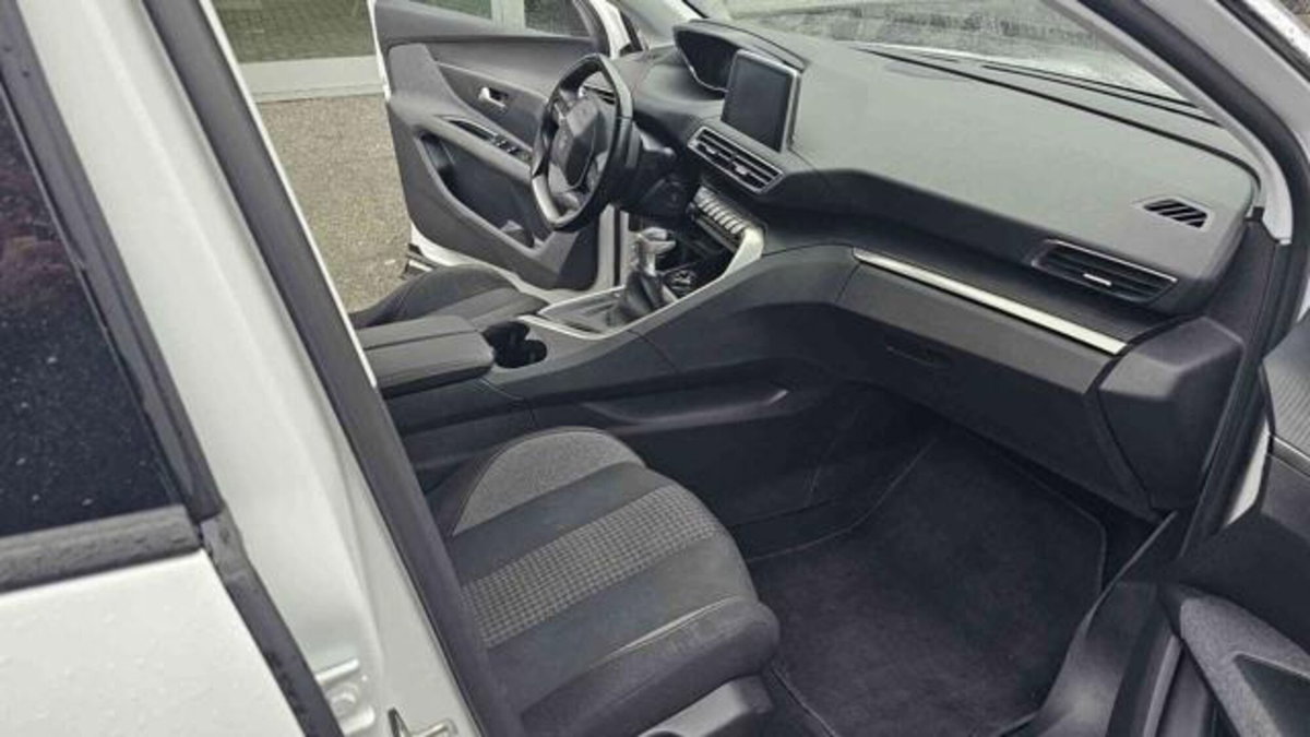 Peugeot 5008 PureTech Turbo 130 S&S Active Business (13)