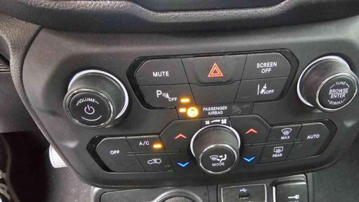 Jeep Renegade 1.3 T4 190CV PHEV 4xe AT6 Limited (15)