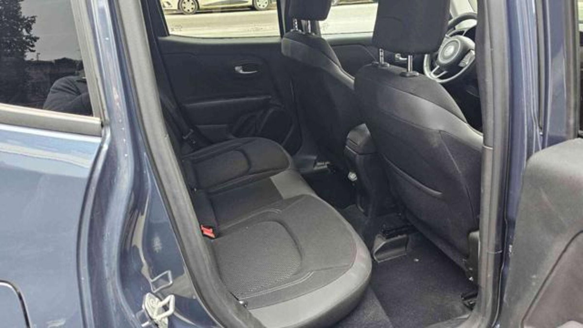 Jeep Renegade 1.3 T4 190CV PHEV 4xe AT6 Limited (8)