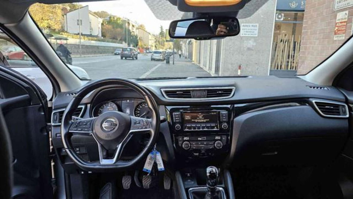 Nissan Qashqai 1.3 DIG-T 140 CV Business (11)