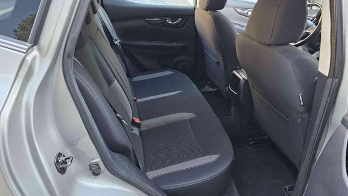 Nissan Qashqai 1.3 DIG-T 140 CV Business (12)