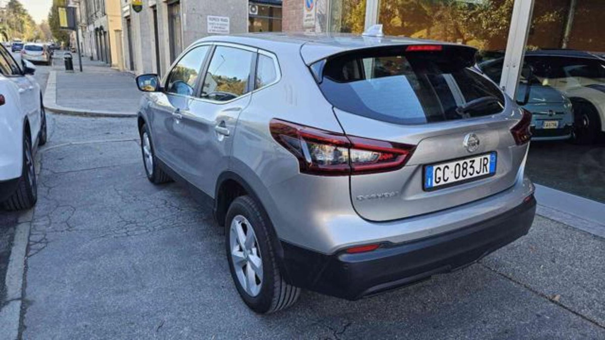 Nissan Qashqai 1.3 DIG-T 140 CV Business (4)