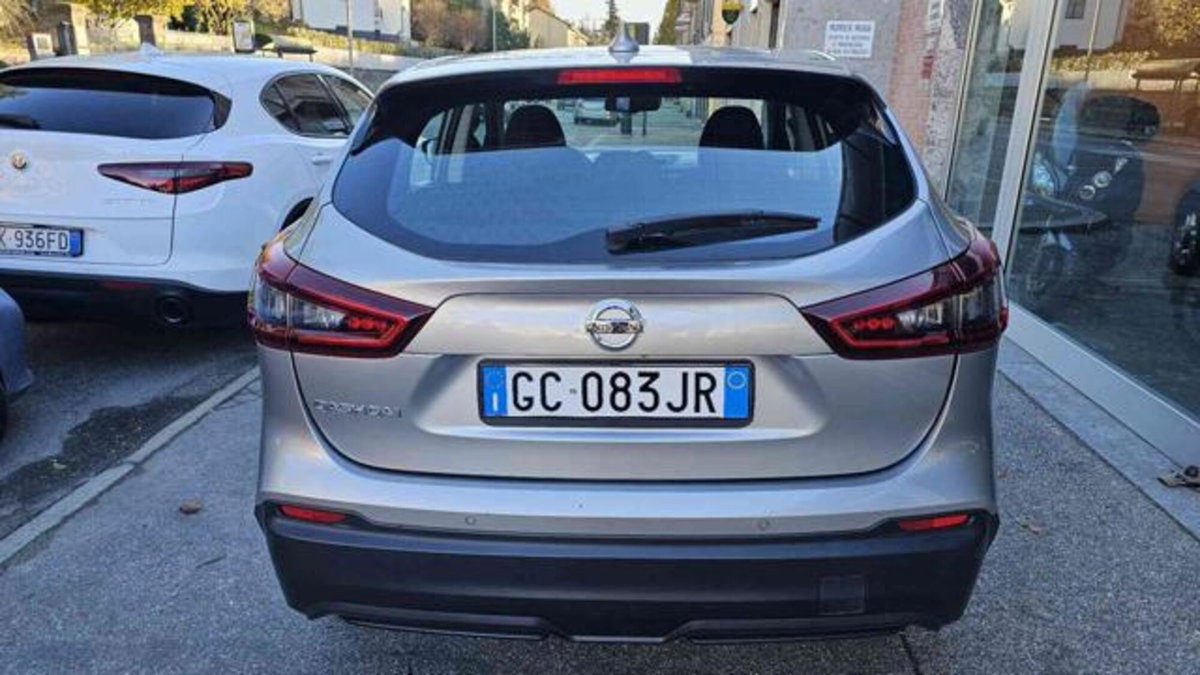 Nissan Qashqai 1.3 DIG-T 140 CV Business (5)