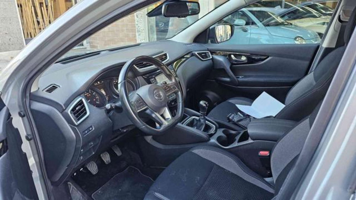 Nissan Qashqai 1.3 DIG-T 140 CV Business (8)