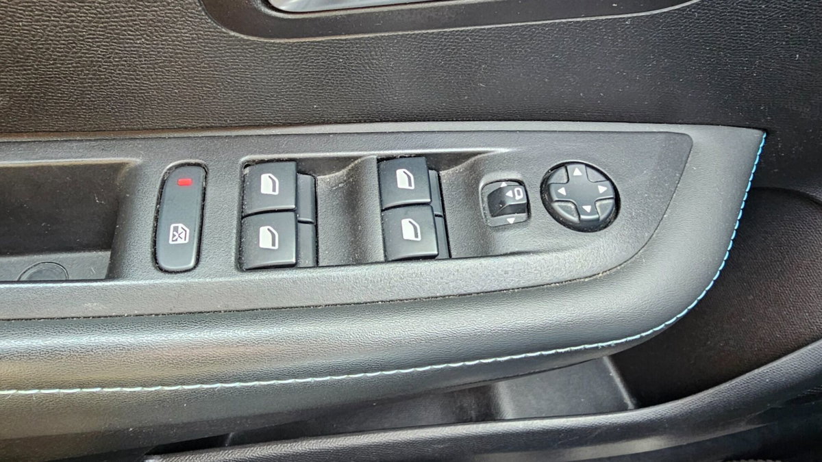 Peugeot 208 PureTech 100 Stop&Start EAT8 5 porte Allure Navi Pack (18)