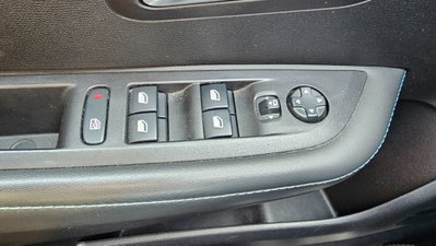Peugeot 208 PureTech 100 Stop&Start EAT8 5 porte Allure Navi Pack (18)