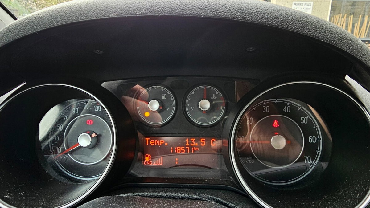 Fiat Punto 1.4 8V 5 porte Natural Power Street (11)