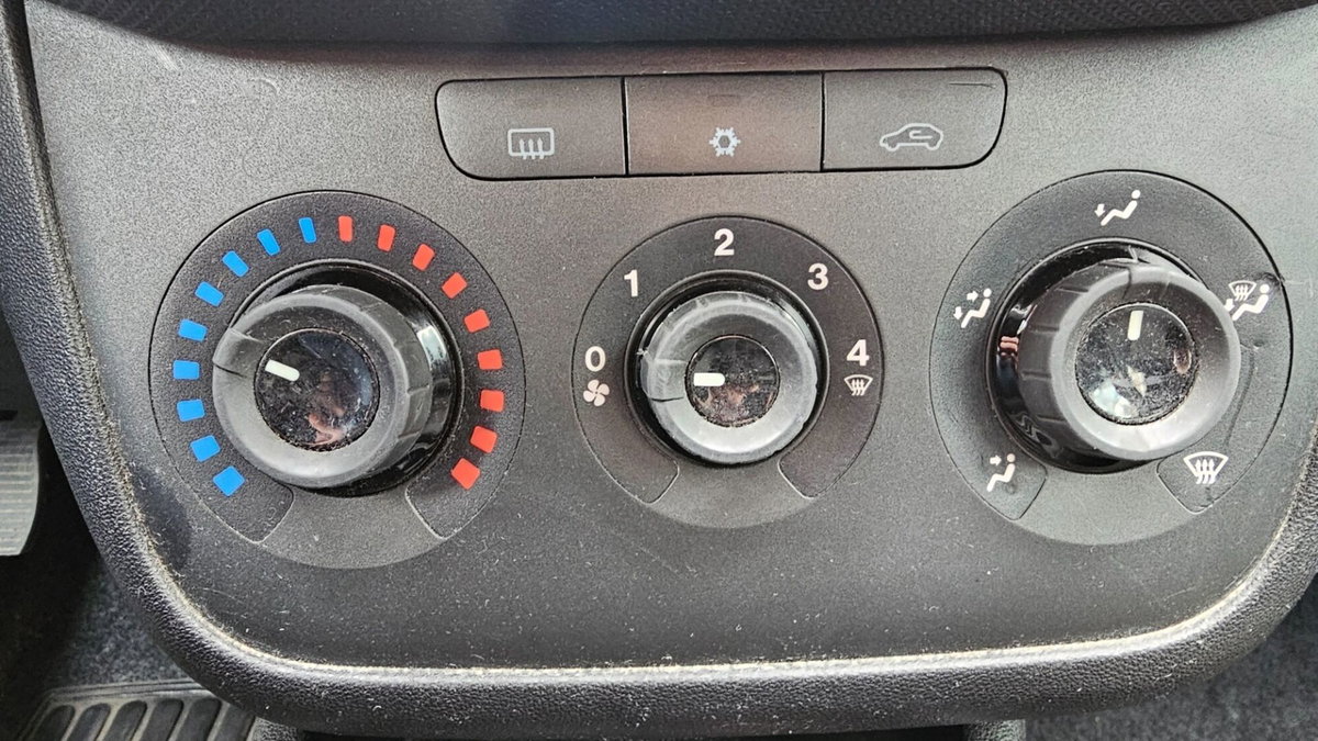Fiat Punto 1.4 8V 5 porte Natural Power Street (13)