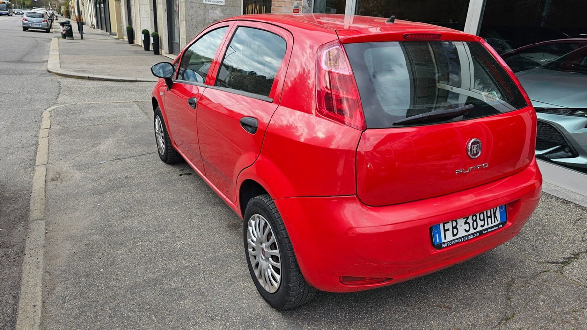 Fiat Punto 1.4 8V 5 porte Natural Power Street (4)