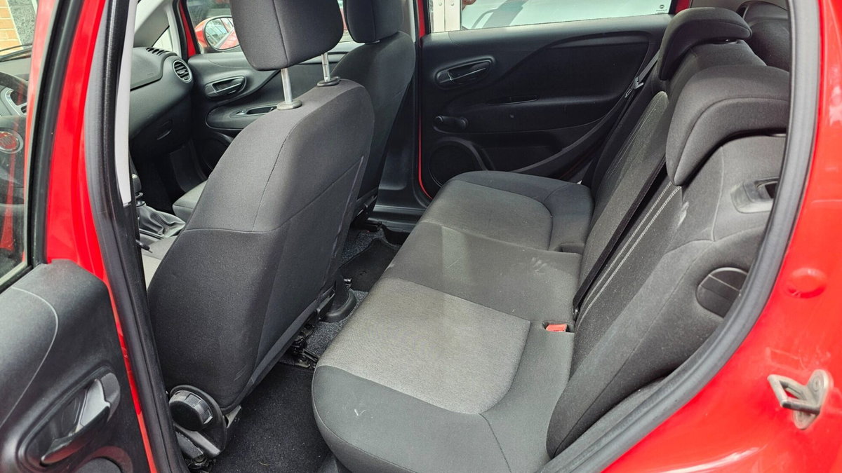 Fiat Punto 1.4 8V 5 porte Natural Power Street (8)