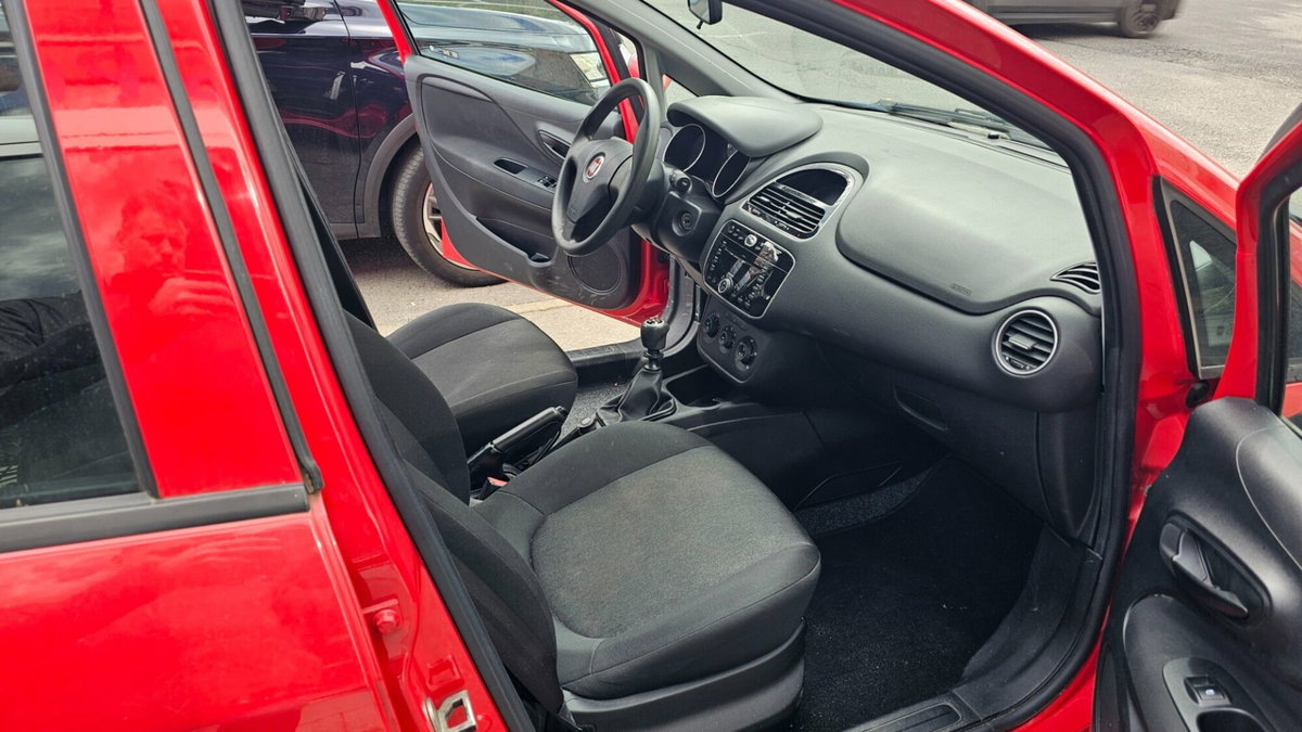 Fiat Punto 1.4 8V 5 porte Natural Power Street (9)