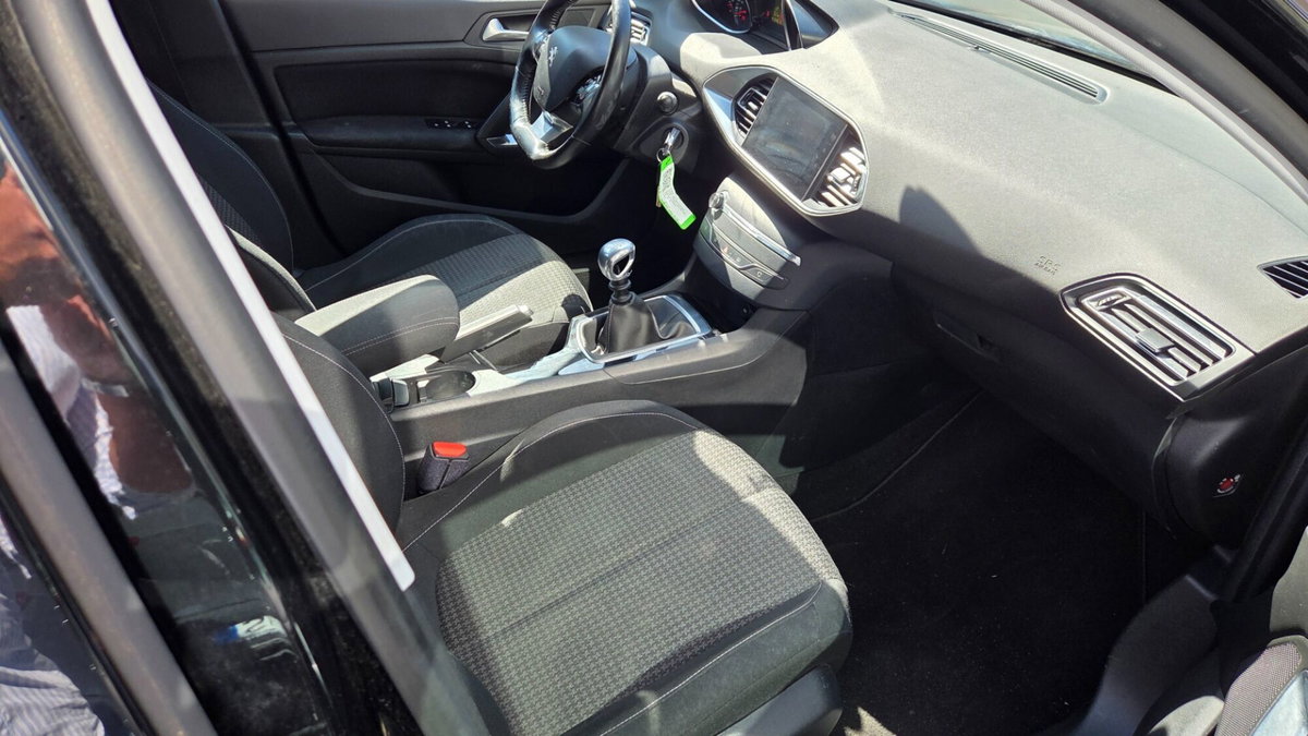 Peugeot 308 SW BlueHDi 130 S&S Active (10)
