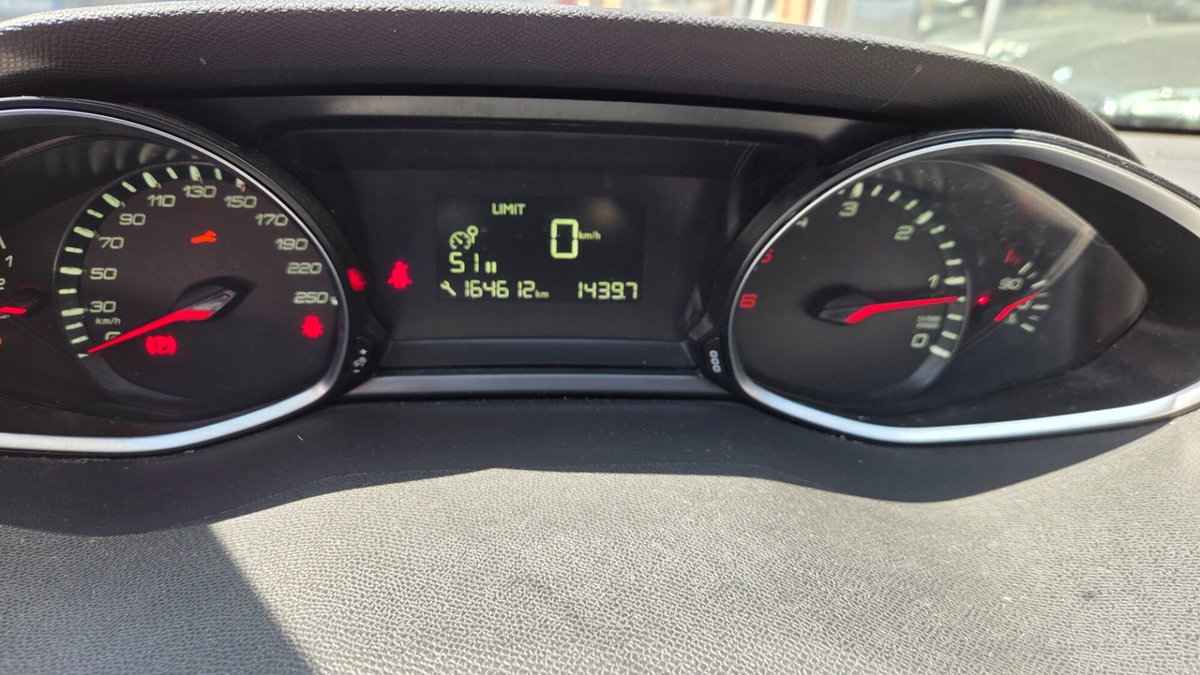 Peugeot 308 SW BlueHDi 130 S&S Active (7)