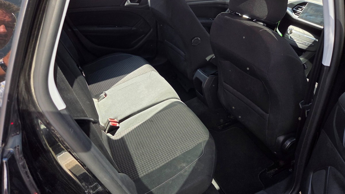 Peugeot 308 SW BlueHDi 130 S&S Active (9)