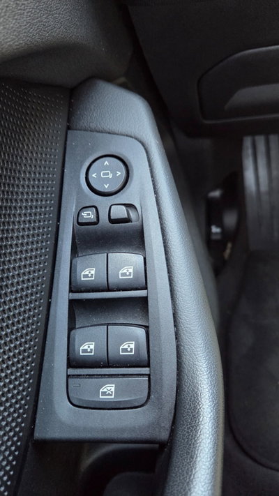 BMW Serie 1 116d 2.0 116CV cat 5 porte Attiva DPF (18)