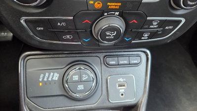 Jeep Compass 1.3 T4 190CV PHEV AT6 4xe Limited (9)