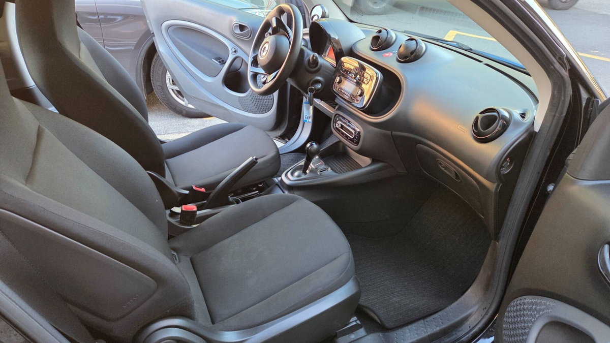 smart Fortwo eq Pure 22kW (8)
