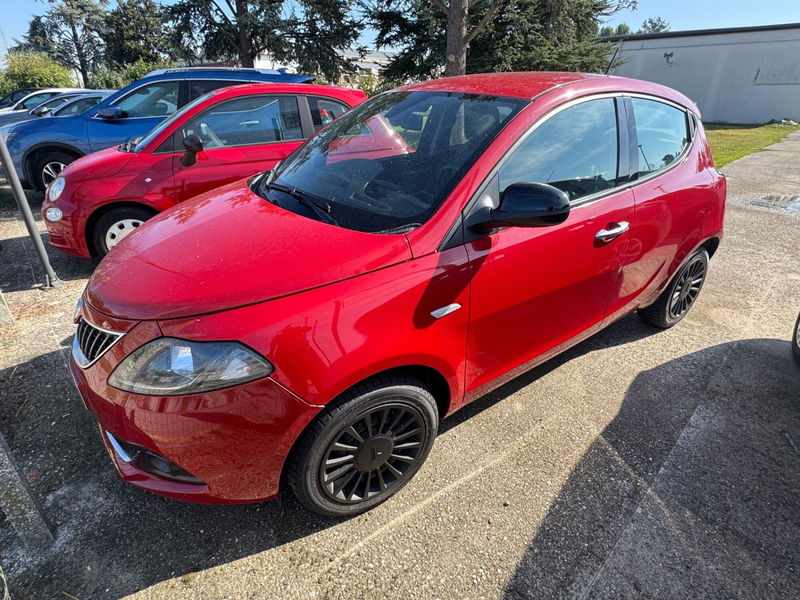 Lancia Ypsilon 1.0 FireFly 5 porte S&S Hybrid Ecochic Silver