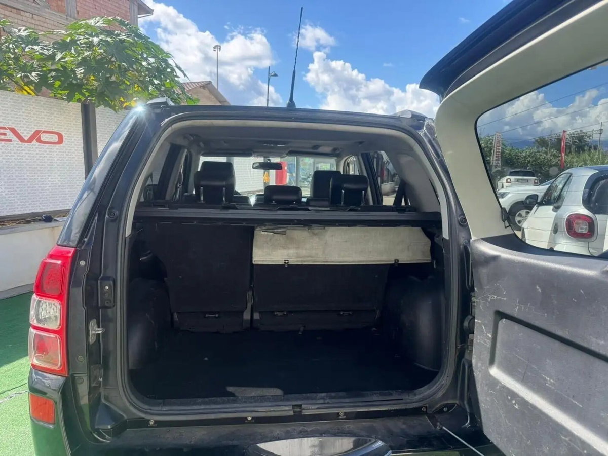 Suzuki Grand Vitara 1.9 DDiS 5 porte Executive (10)