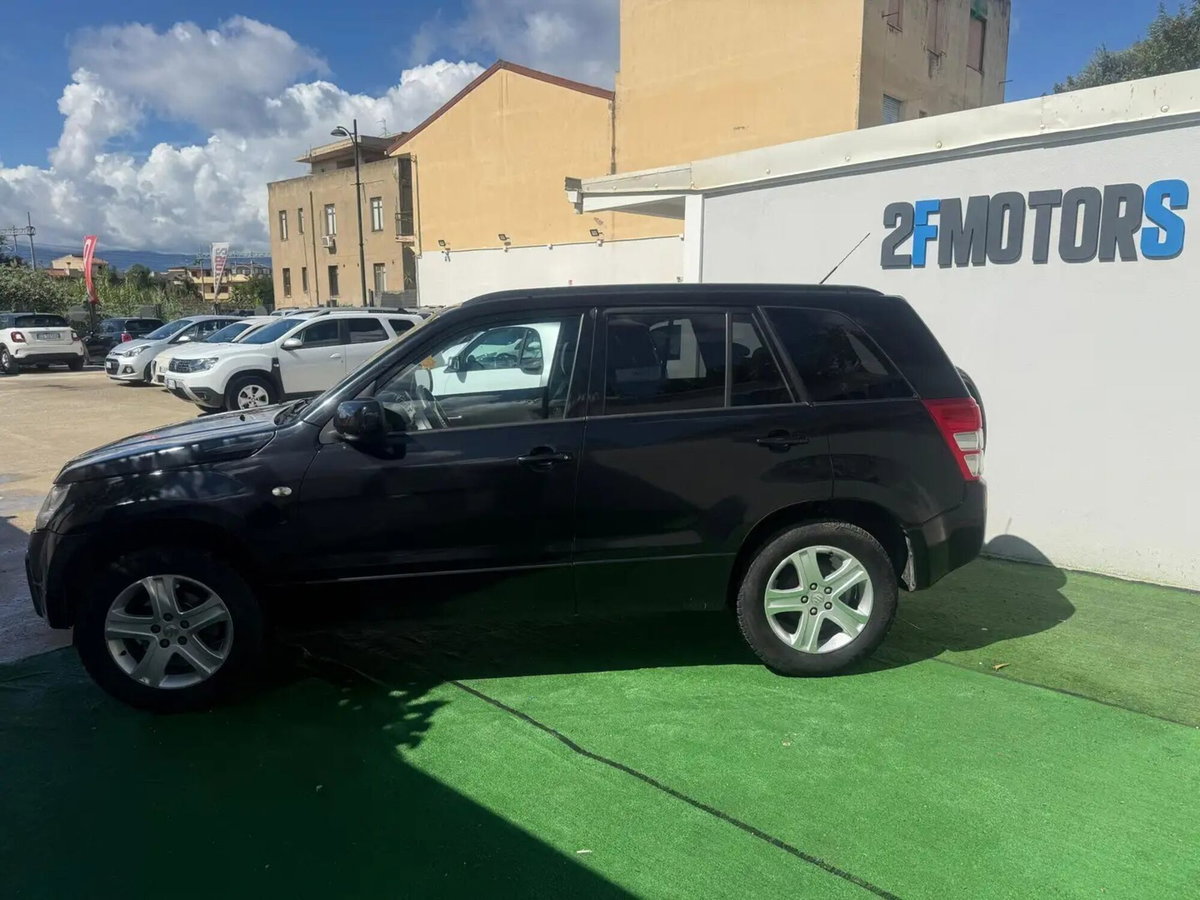 Suzuki Grand Vitara 1.9 DDiS 5 porte Executive (2)