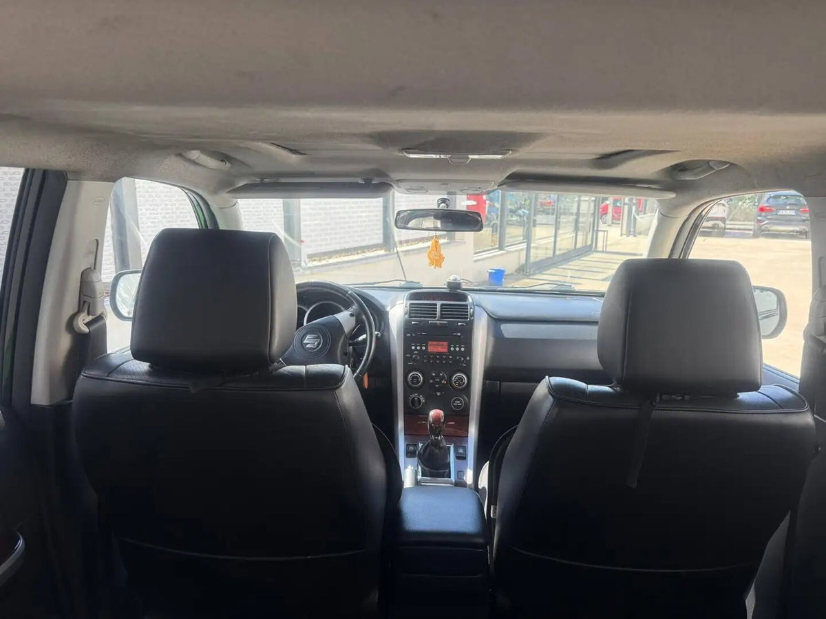 Suzuki Grand Vitara 1.9 DDiS 5 porte Executive (6)
