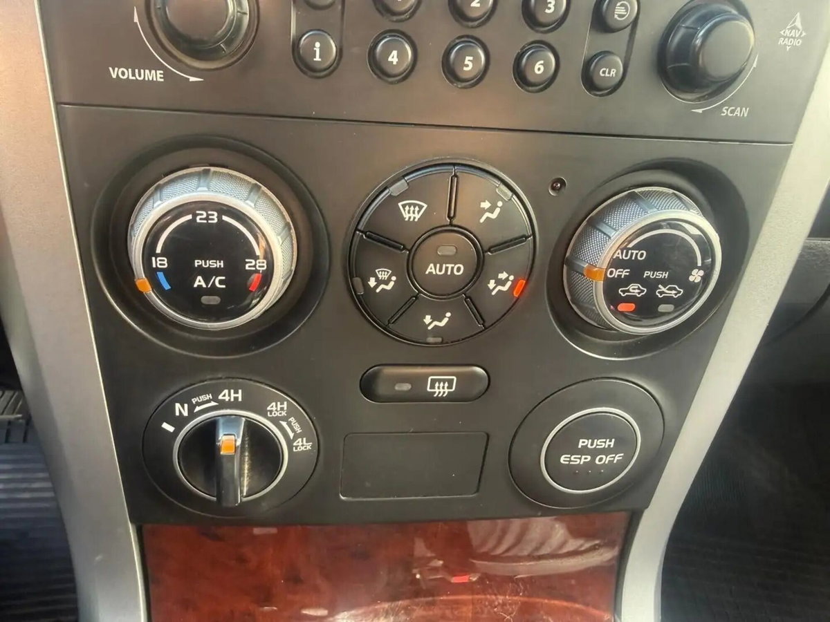 Suzuki Grand Vitara 1.9 DDiS 5 porte Executive (8)